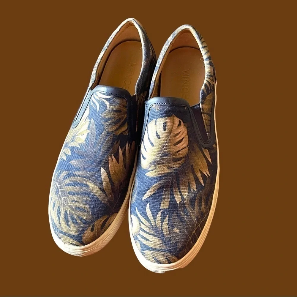 Men’s Vince loafers. Easy slip‎ ons in black and tan neutral colors